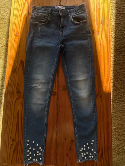 Jeans Zara con perlas 36 - miniatura 2