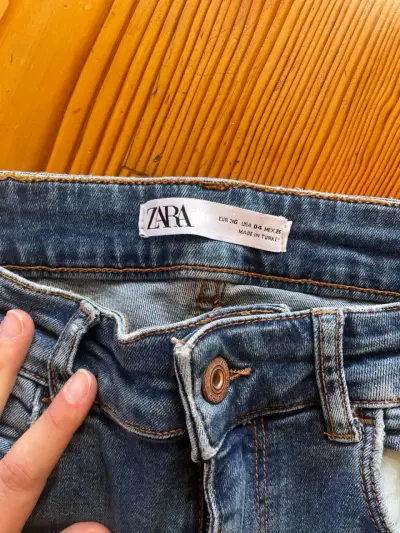 Jeans Zara con perlas 36 - miniatura 3