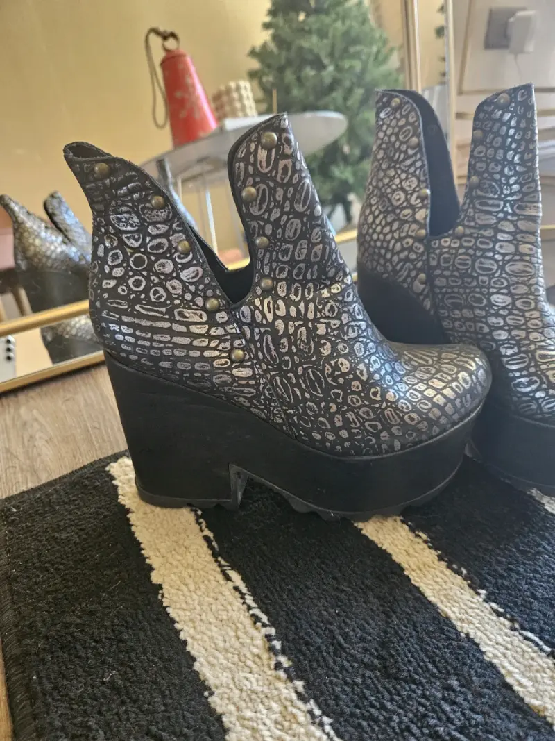 Botines con plataforma y estampado - 1