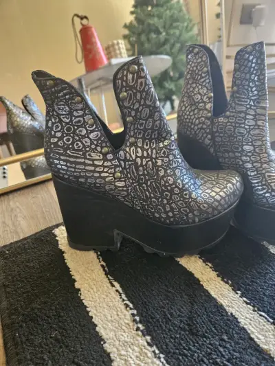Botines con plataforma y estampado - miniatura 1