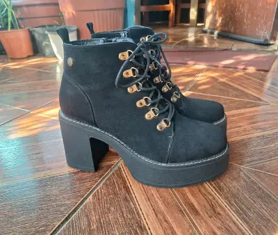 Botines negros con plataforma - miniatura 1