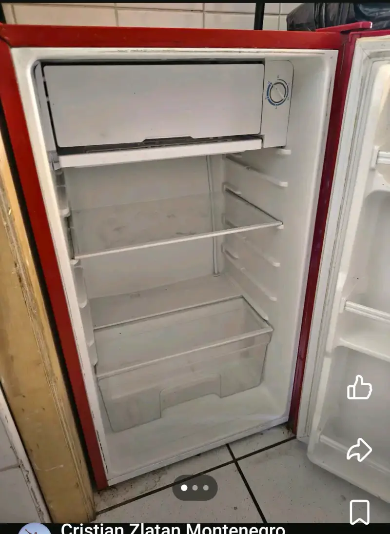 Refrigerador rojo Libero pequeño - 3