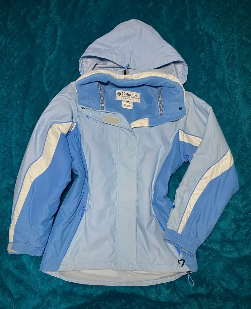 Chaqueta Columbia azul con capucha