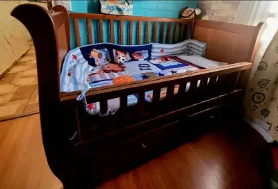 Cuna de madera con colchón - miniatura 2