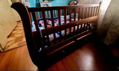 Cuna de madera con colchón - miniatura 3