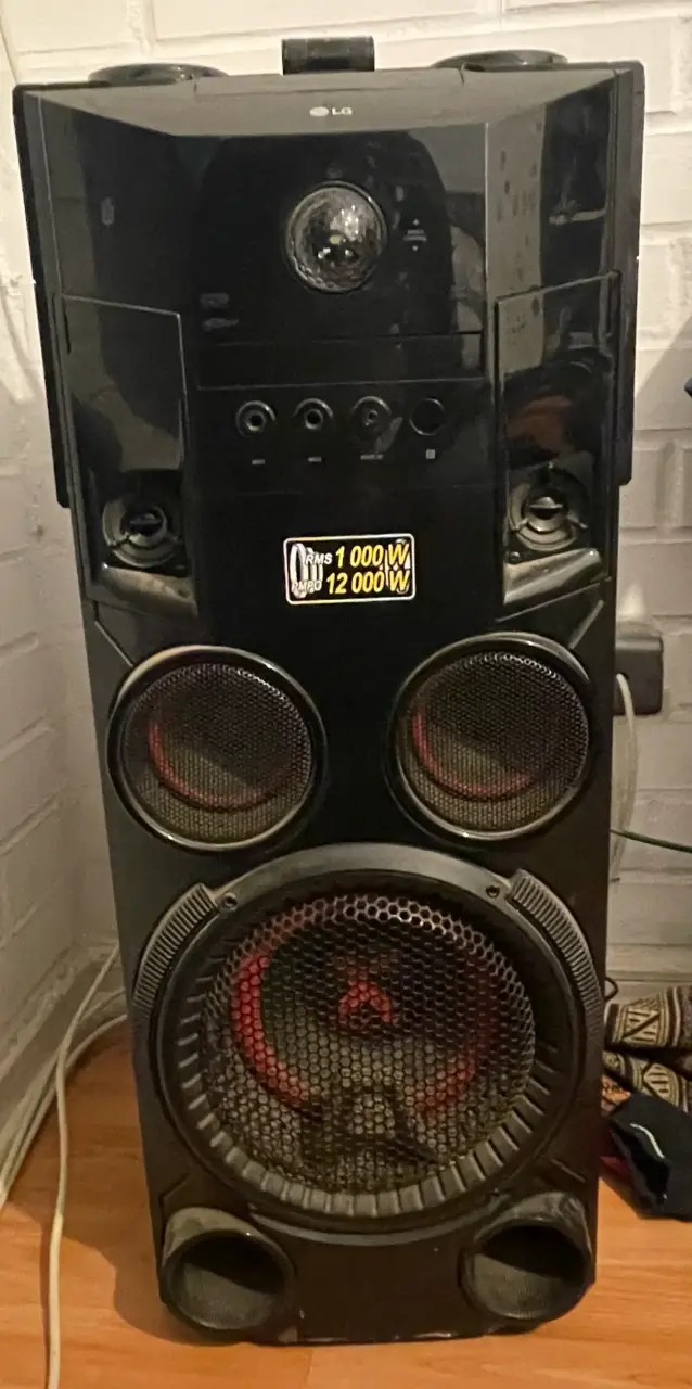 Sistema de sonido LG con DJ Pro - 4