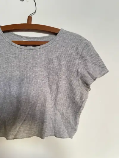 Polera gris manga corta - miniatura 2
