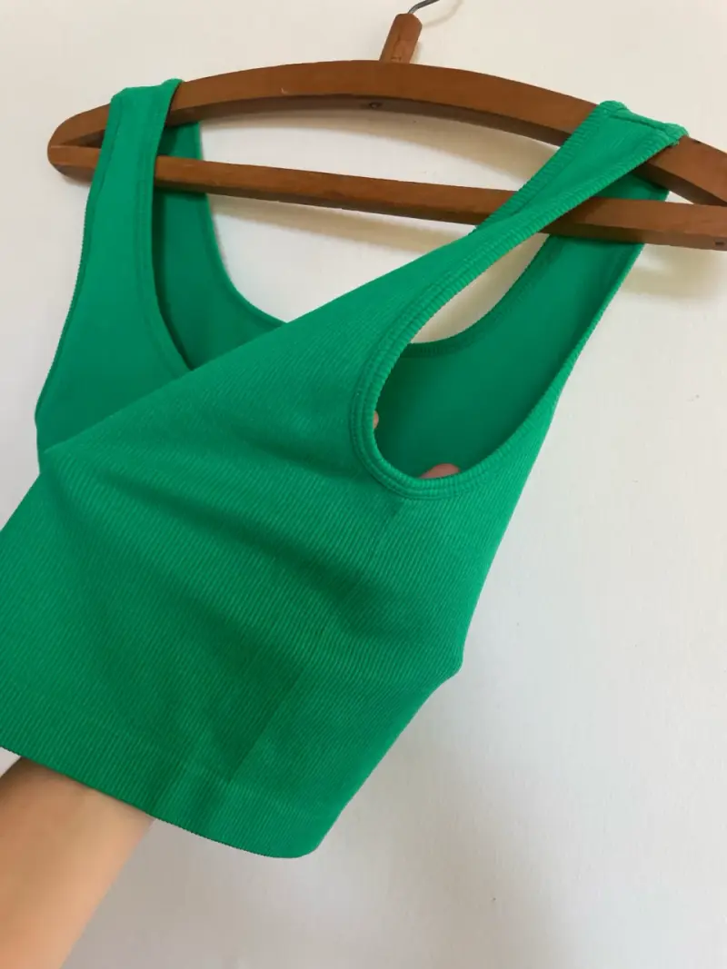 Polera verde sin mangas - 2