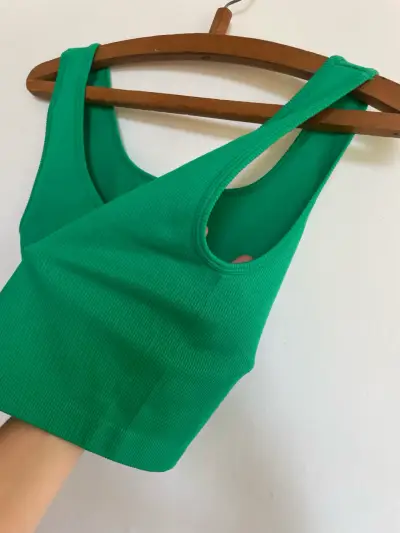 Polera verde sin mangas - miniatura 2
