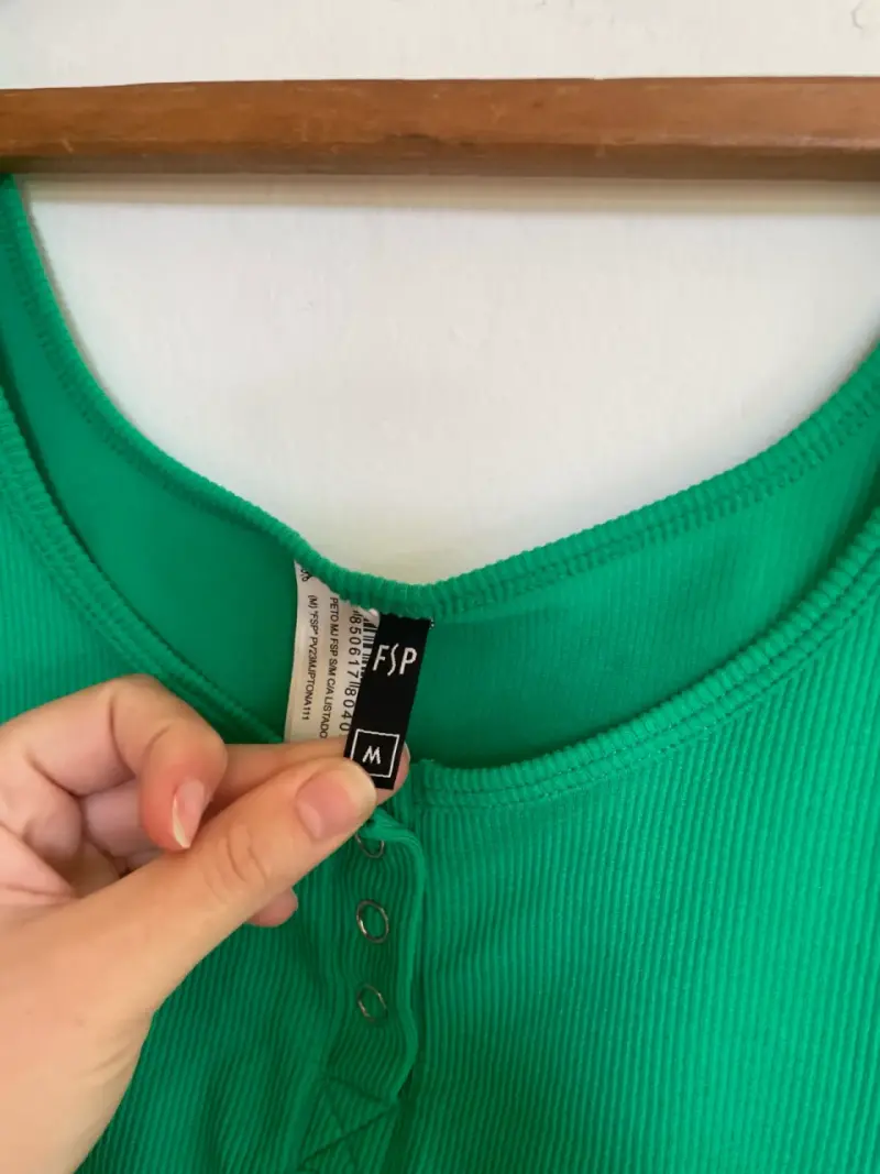 Polera verde sin mangas - 3