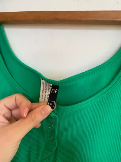 Polera verde sin mangas - miniatura 3