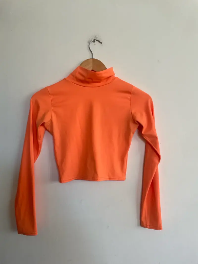 Polera cuello alto naranja - 1
