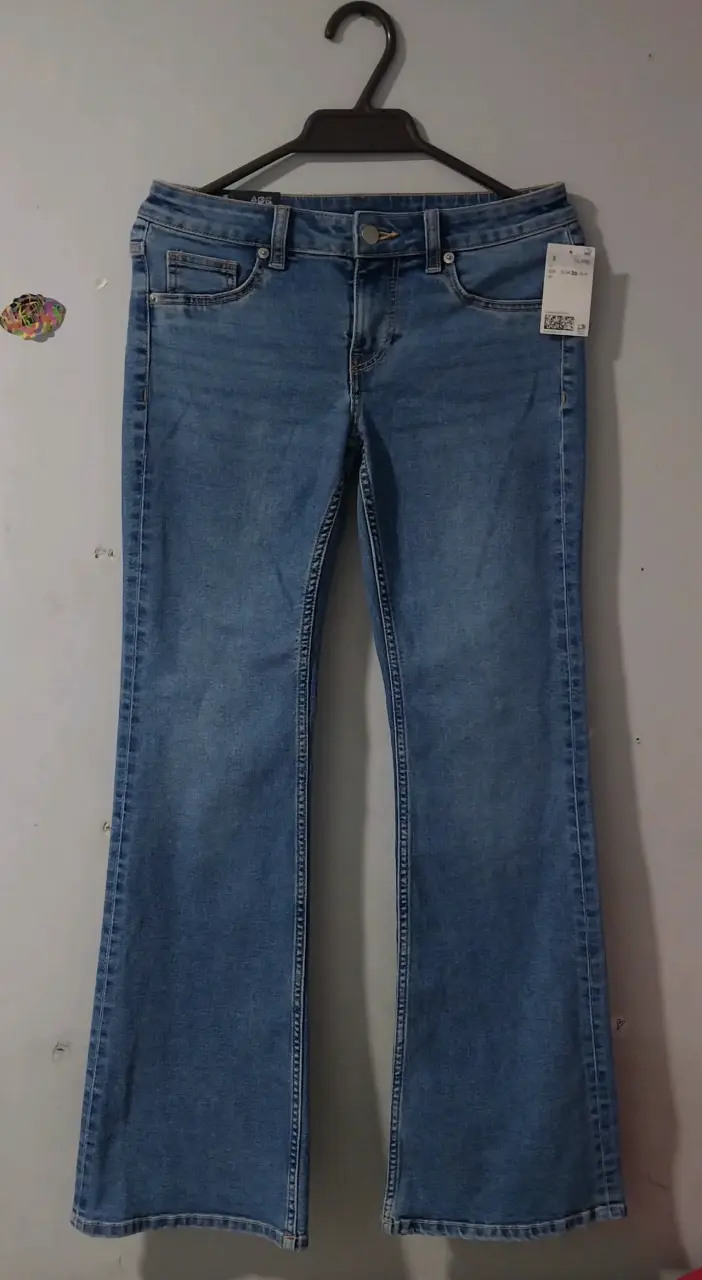Jean H&M mujer flare azul nuevo con etiqueta - 1