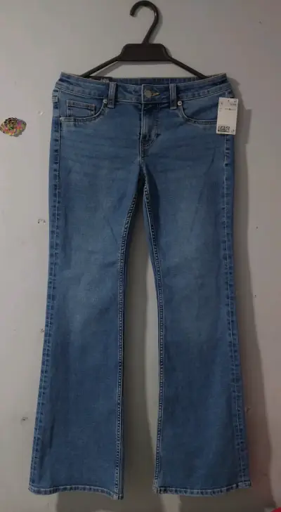 Jean H&M mujer flare azul nuevo con etiqueta - miniatura 1