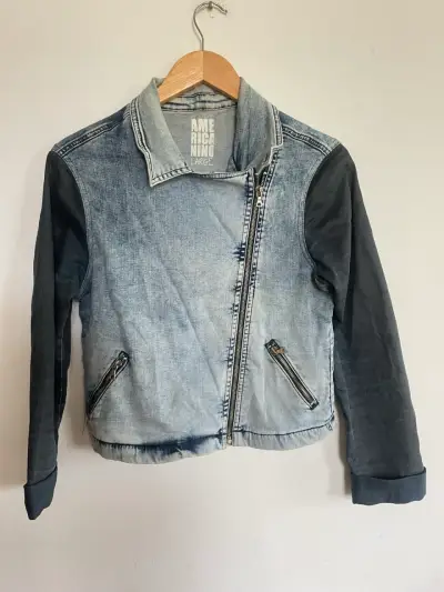 Chaqueta denim con mangas oscuras - miniatura 1