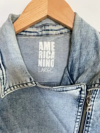 Chaqueta denim con mangas oscuras - miniatura 2