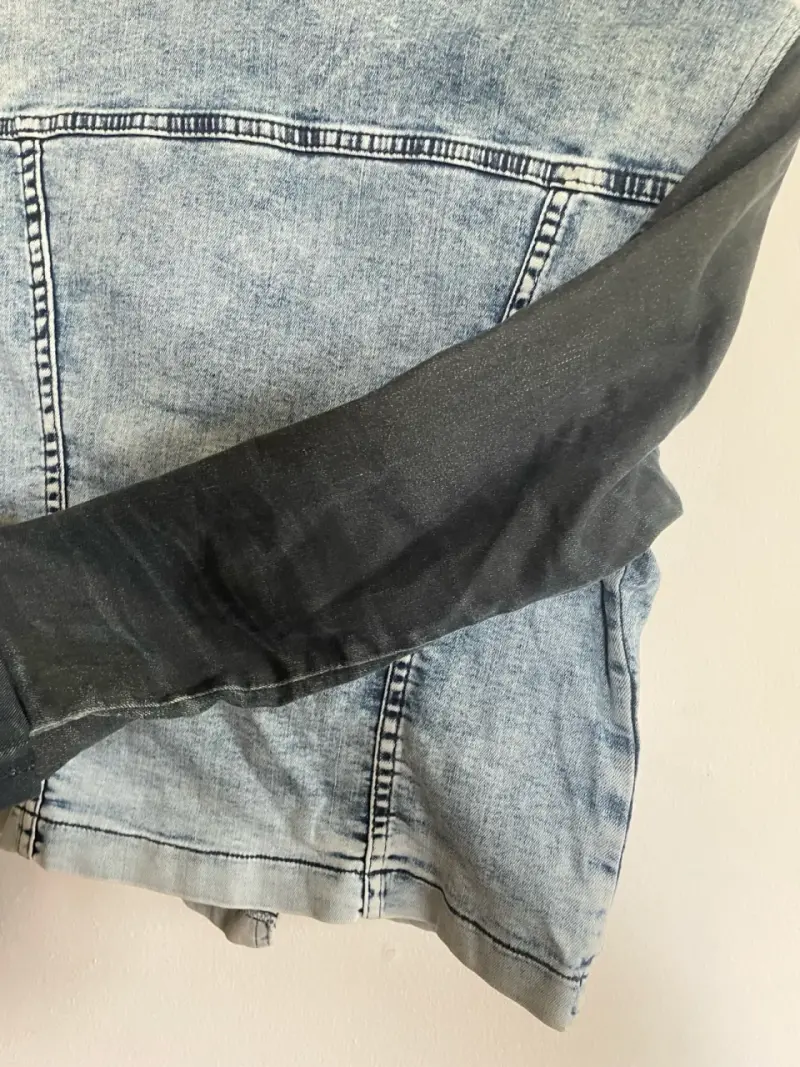 Chaqueta denim con mangas oscuras - 5