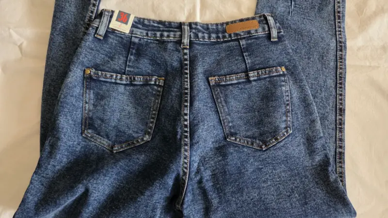 Jeans azules *NUEVO CON DETALLE - 4