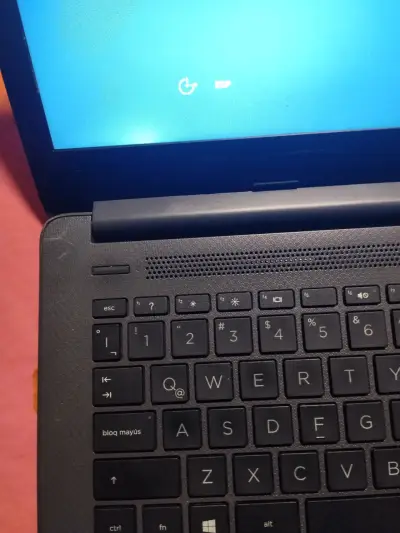 Notebook negro en buen estado - miniatura 4