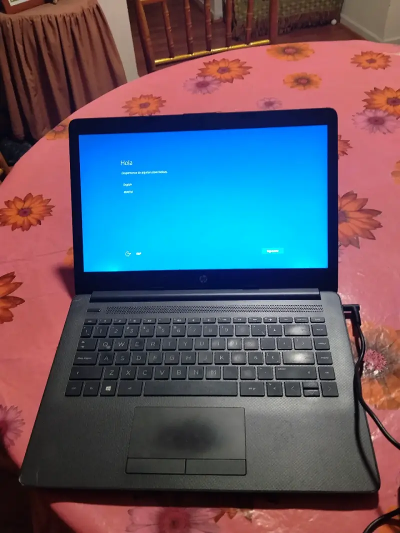 Notebook negro en buen estado - 5