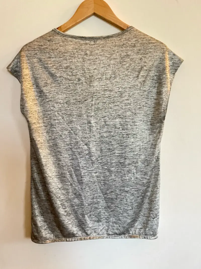Polera gris con detalles brillantes - 6