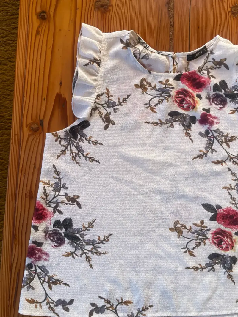 Blusa floral blanca con volantes - 2