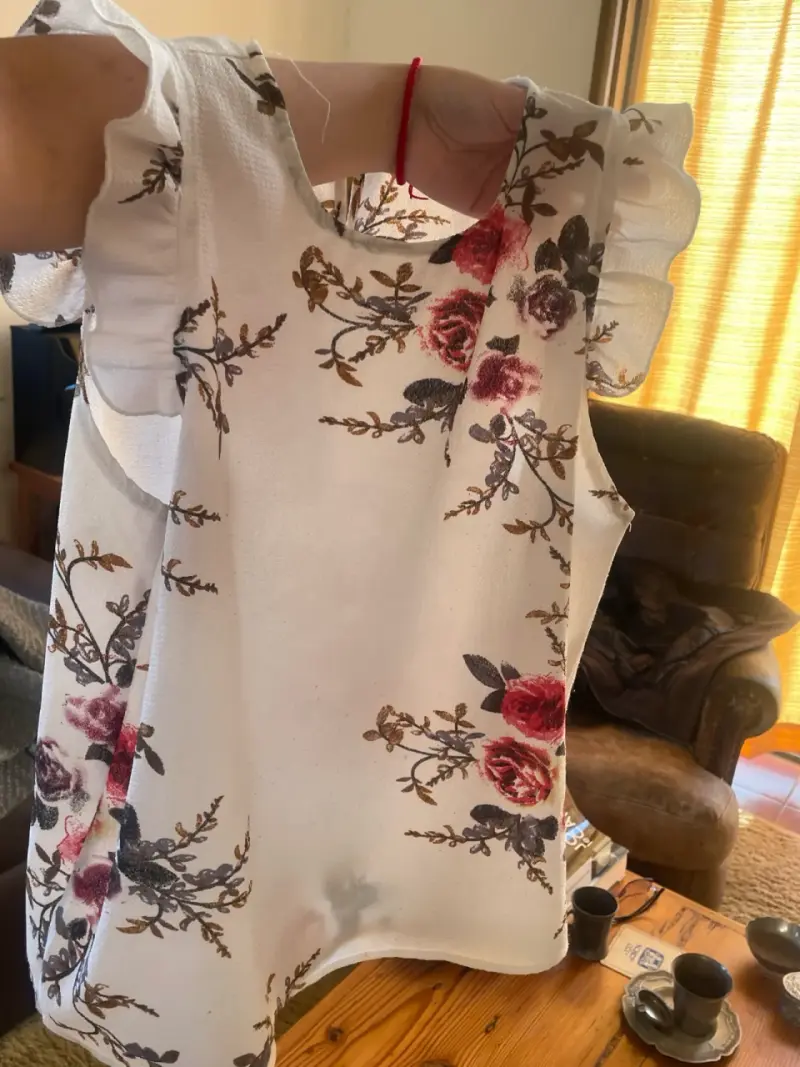 Blusa floral blanca con volantes - 6