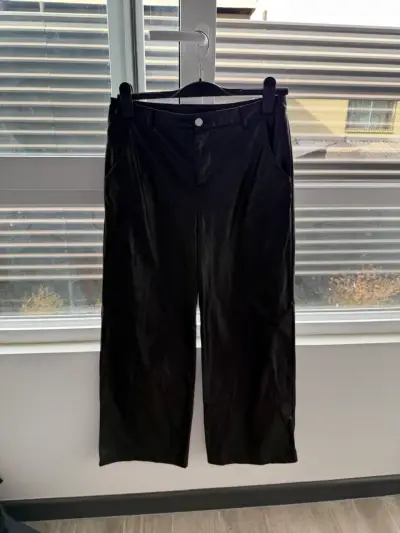 Pantalones de cuero negros - miniatura 1