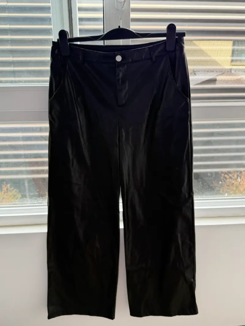Pantalones de cuero negros - 2