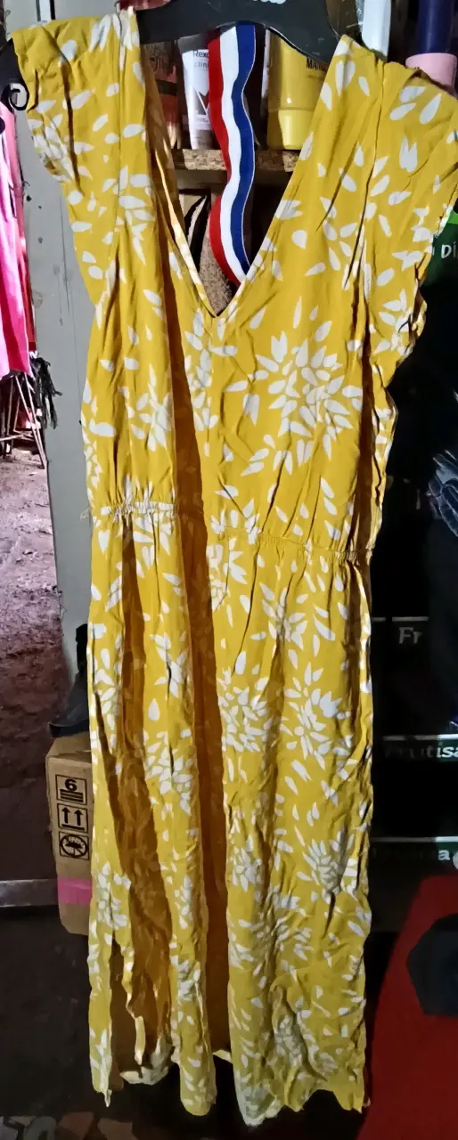 Vestido largo amarillo floral