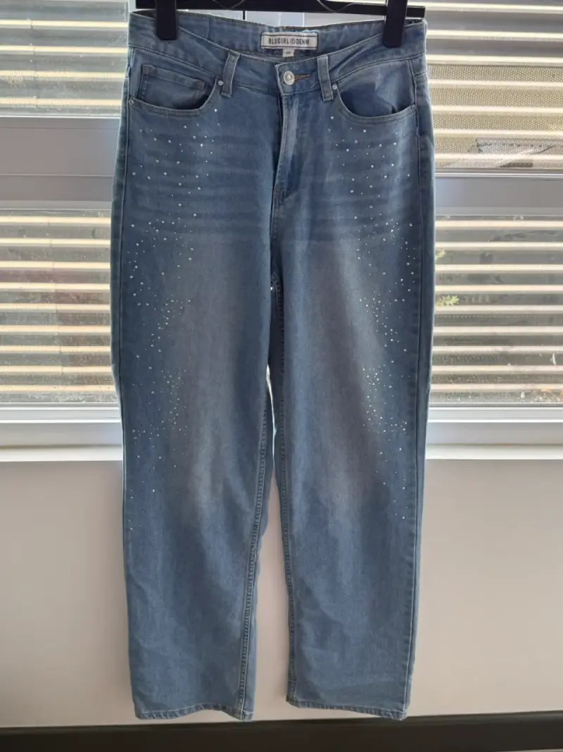Jeans azules con apliques - 1