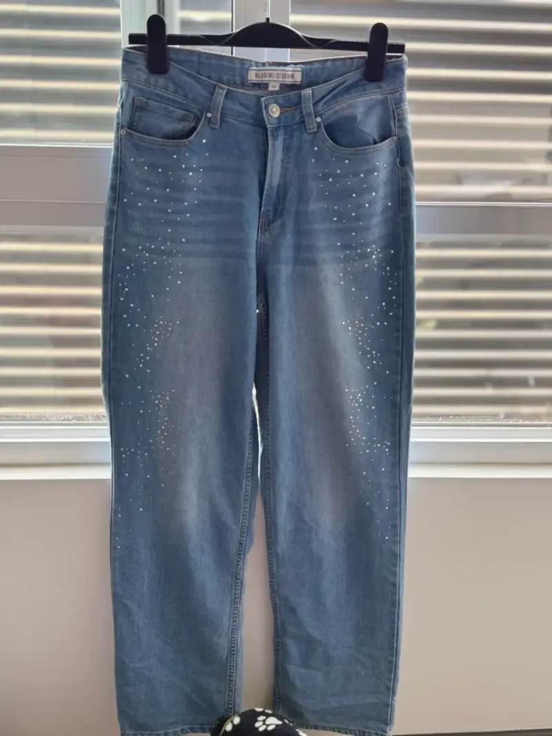 Jeans azules con apliques - 2