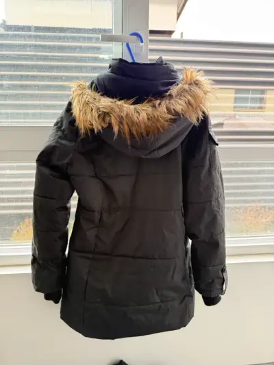 Parka negra con capucha de piel - miniatura 3