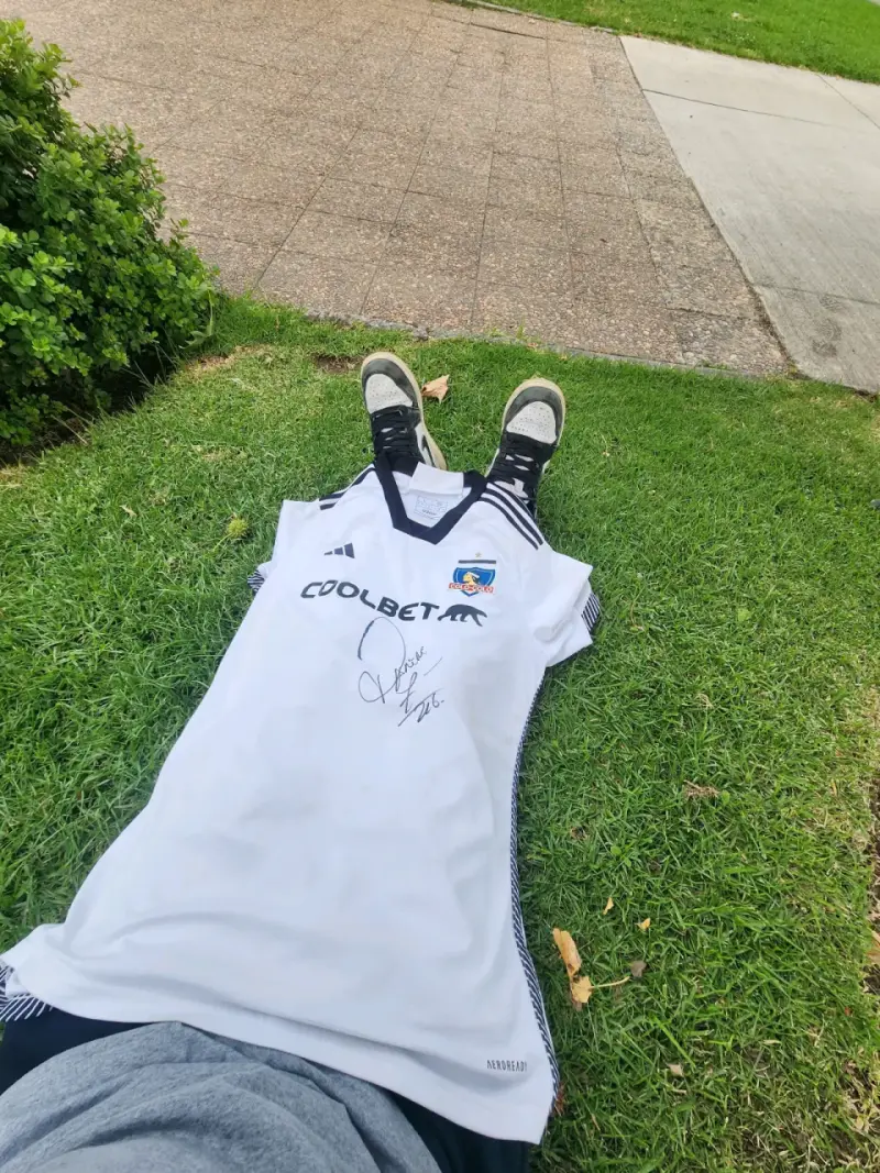 Camiseta fútbol blanca firmada