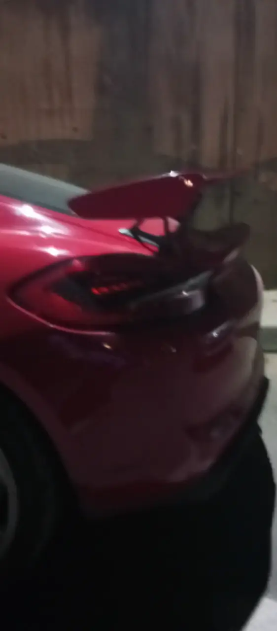 Auto deportivo rojo - 1