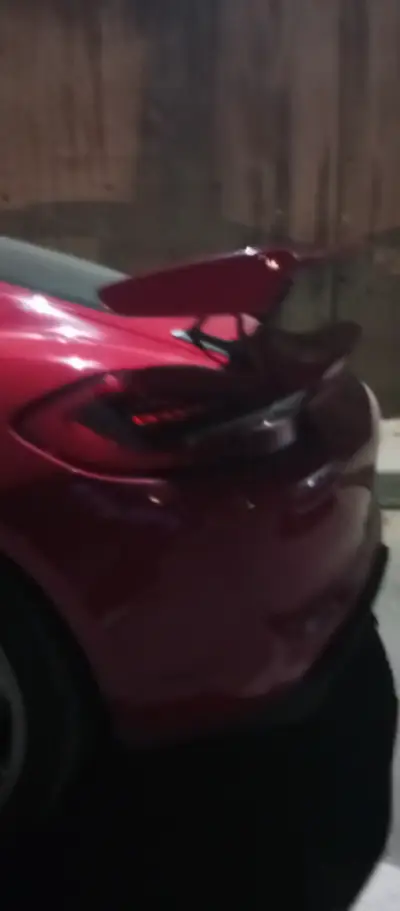 Auto deportivo rojo - miniatura 1
