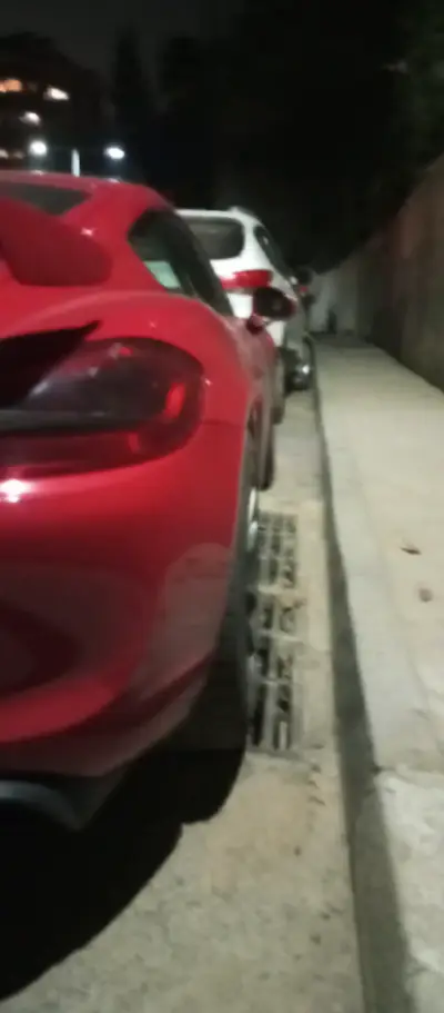 Auto deportivo rojo - miniatura 2