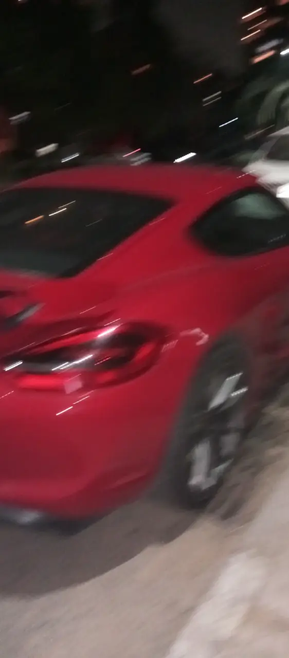 Auto deportivo rojo - 4