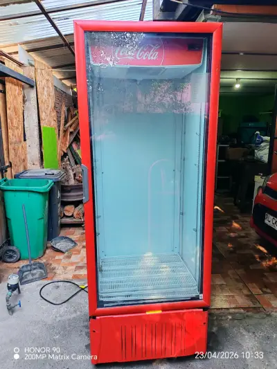Refrigerador exhibidor Coca-Cola - miniatura 1