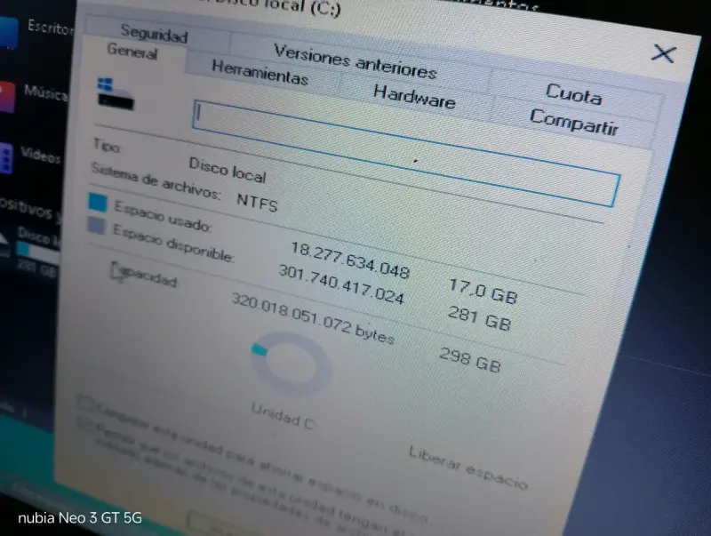 Laptop HP con cargador - 3