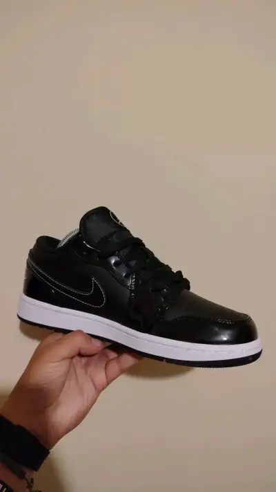Zapatillas negras Nike nuevas - miniatura 3