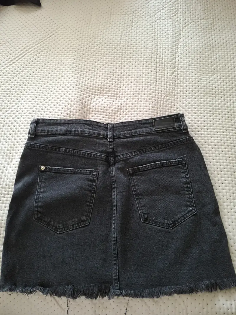 Falda denim negro desgastada - 2
