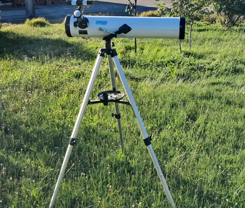 Telescopio con trípode - 1