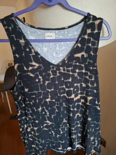 Polera sin mangas Umbro estampada - miniatura 1