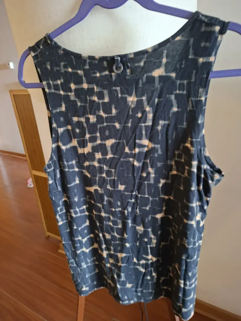 Polera sin mangas Umbro estampada - 2