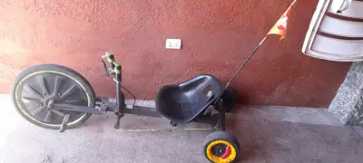 Triciclo infantil con bandera - miniatura 3