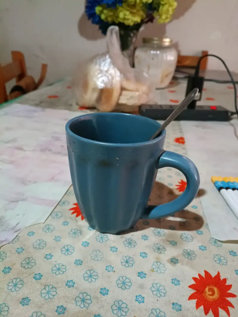 Taza de cerámica azul