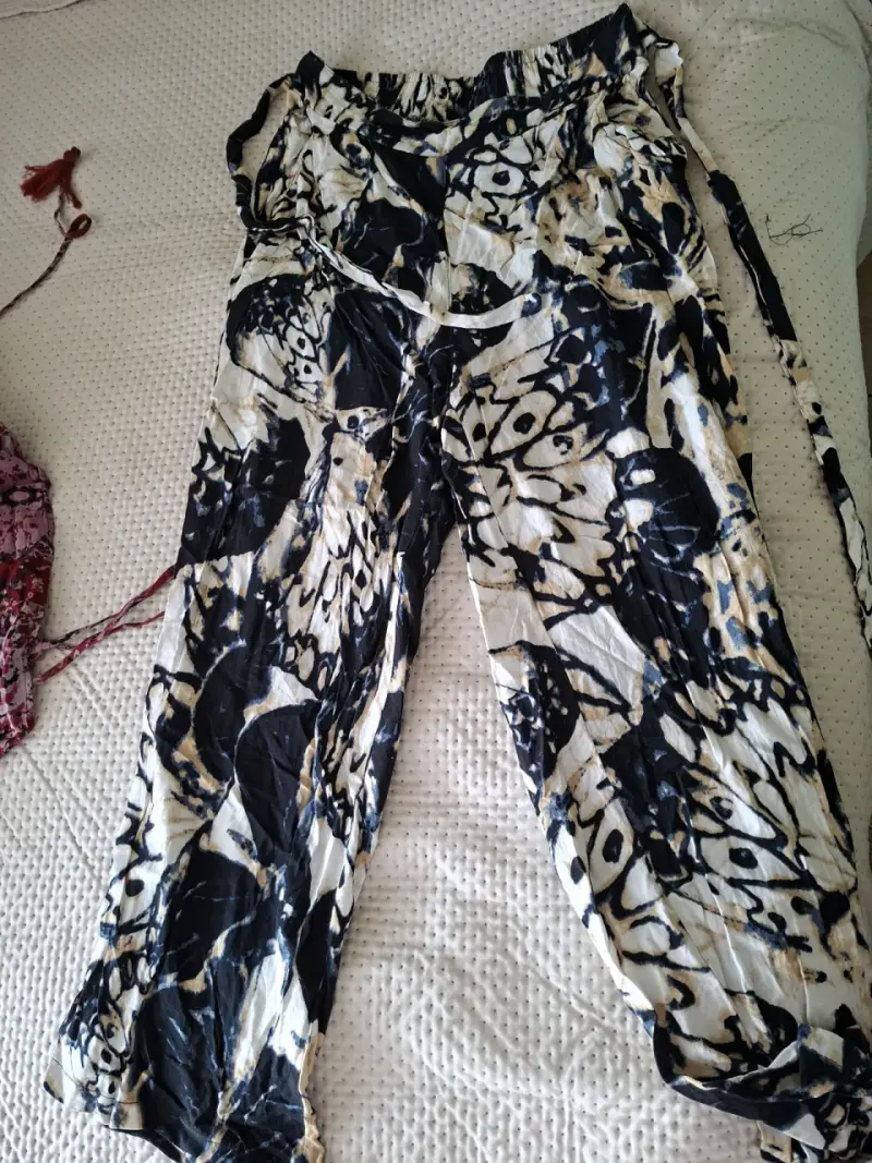 Pantalones estampados blanco y negro