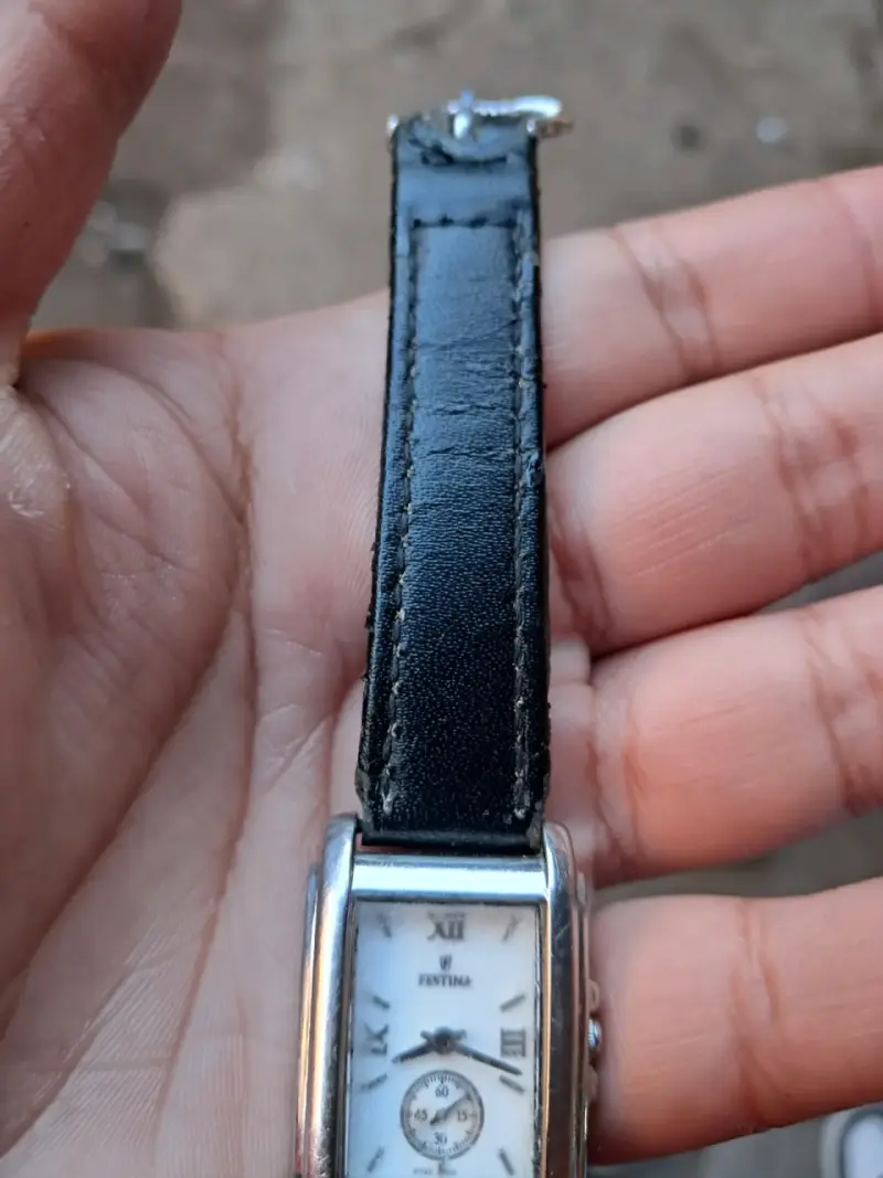 Reloj Festina con correa negra - 1