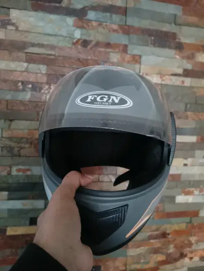 Casco de moto gris y naranja - miniatura 5